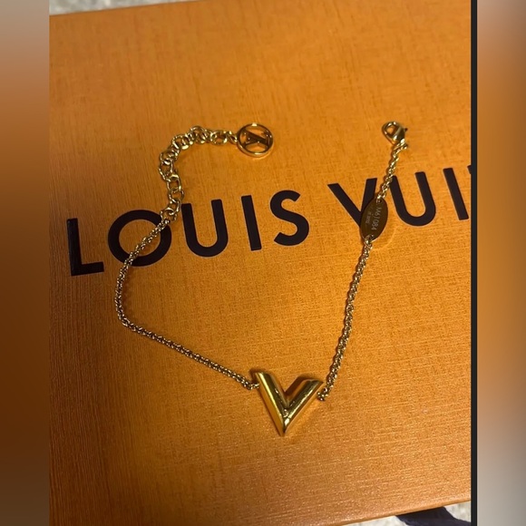 Louis Vuitton Essential V gold women’s bracelet adjustable - Picture 1 of 7
